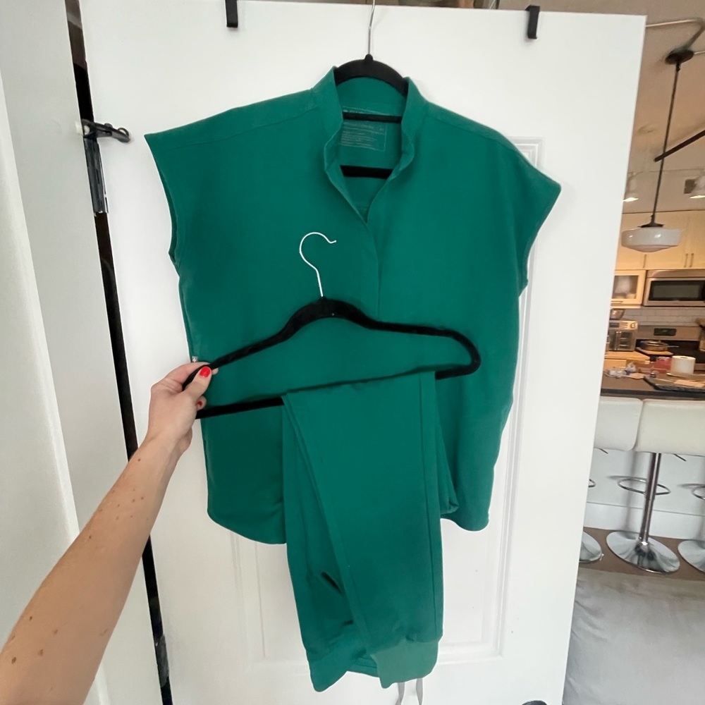 Figs Zamora jogger and rafella top
